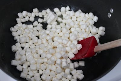 Marmallows trown in the pan to be melted.