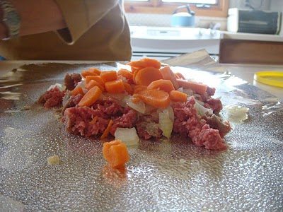 Grind meat with white onion and carrot in a foil.