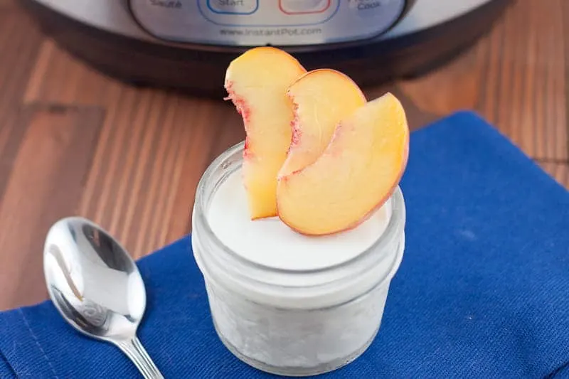 Mason jar of Greek yogurt with peaches